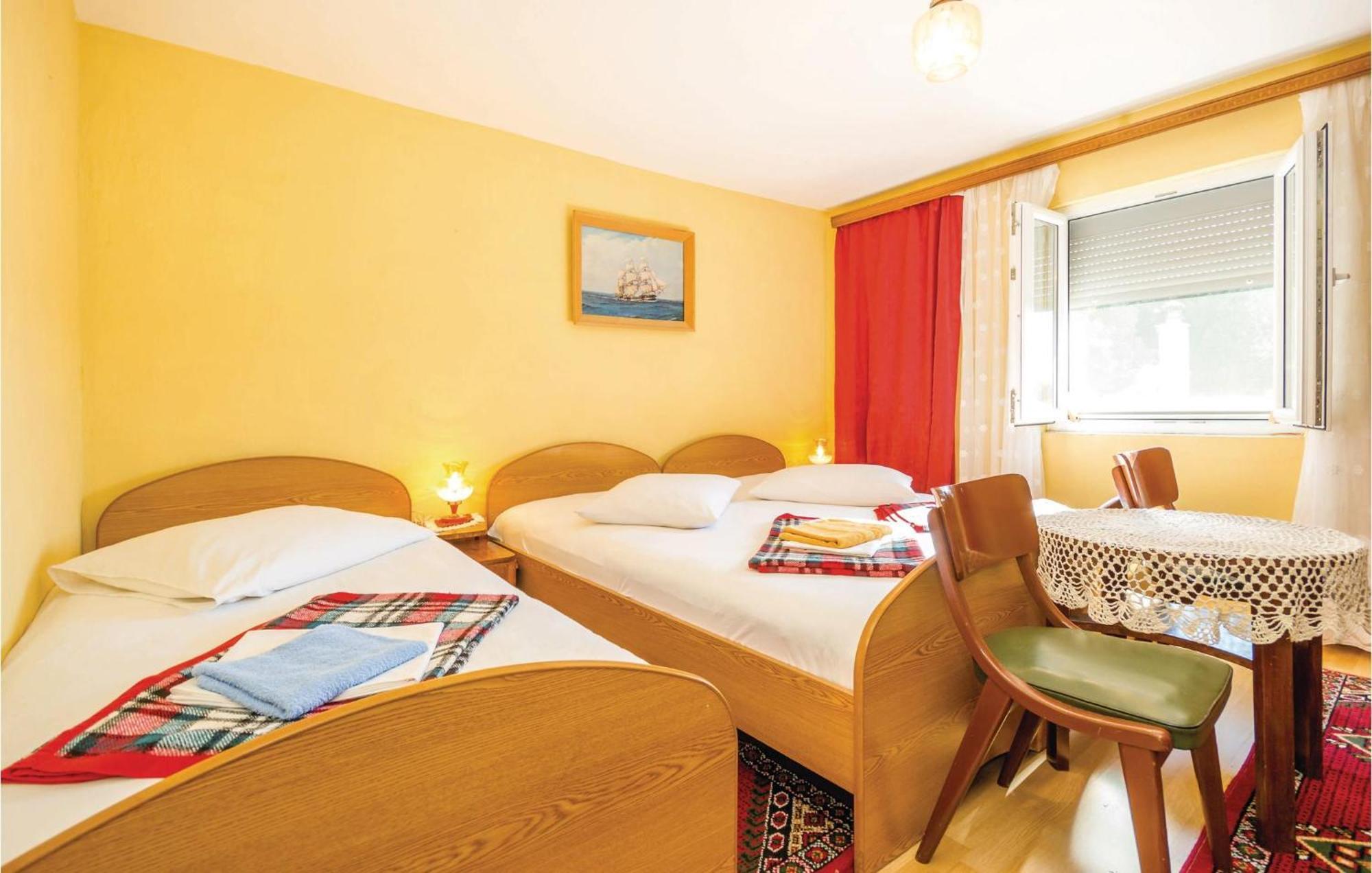 1 Bedroom Amazing Apartment In Karlobag Dış mekan fotoğraf