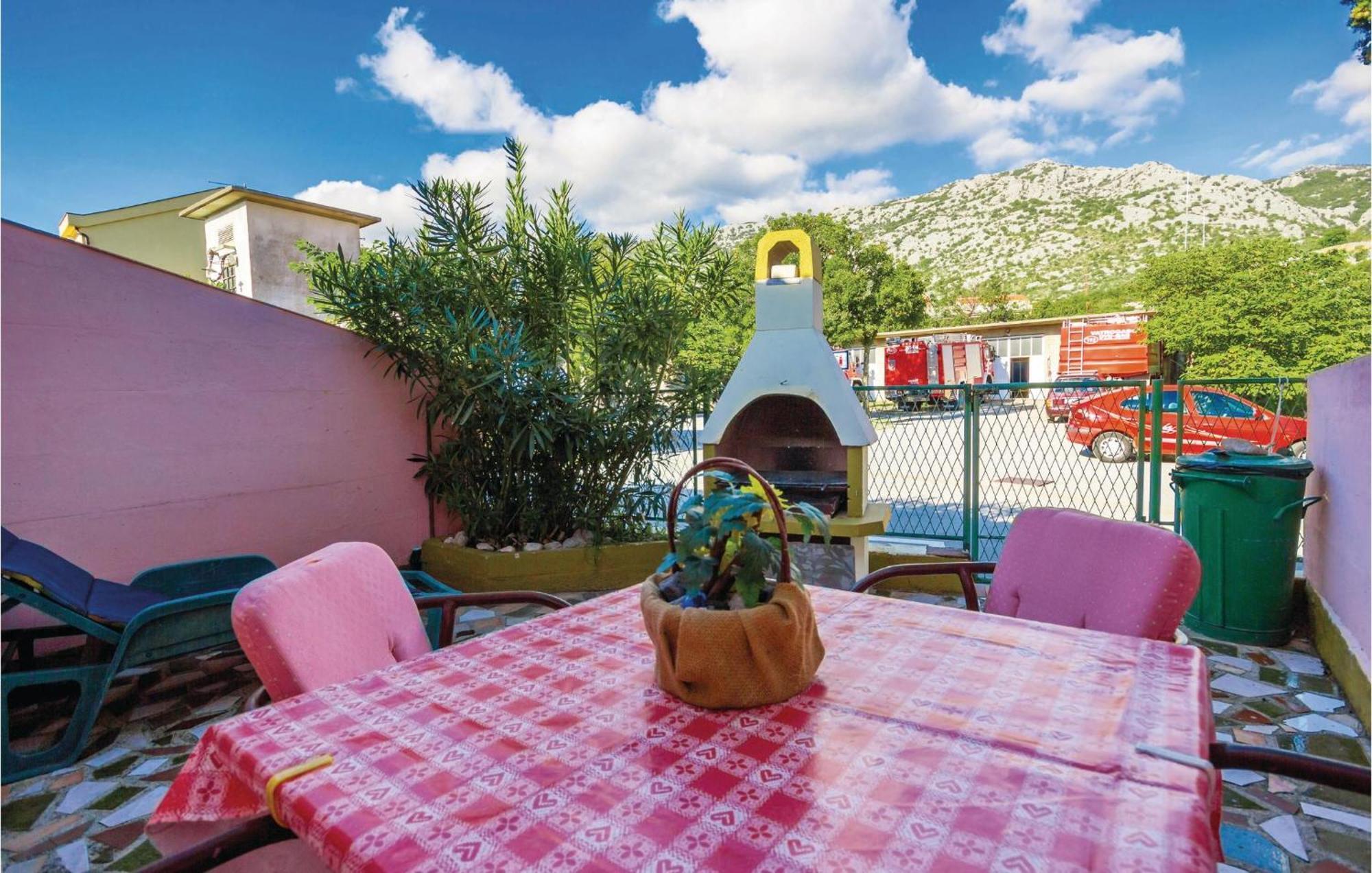 1 Bedroom Amazing Apartment In Karlobag Dış mekan fotoğraf